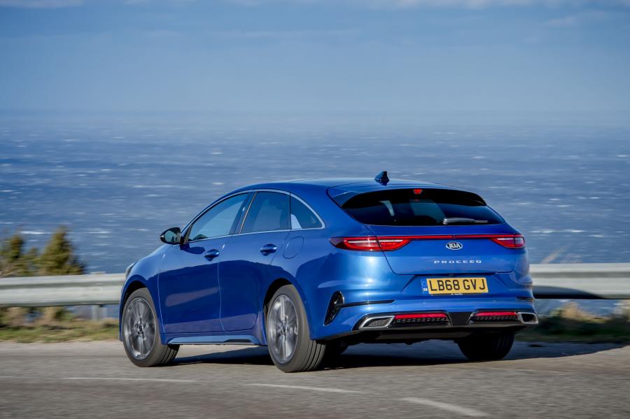  Kia ProCeed GT Line S 2019 года  (UK) (фото 16 из 41)